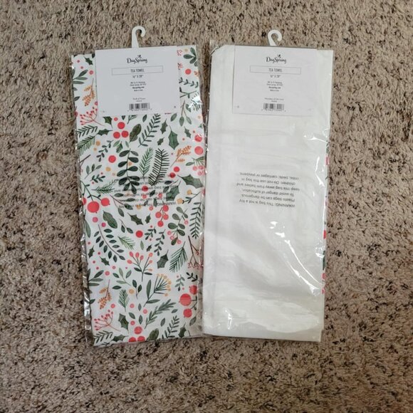 Two Christmas Tea Towels - Picture 2 of 4